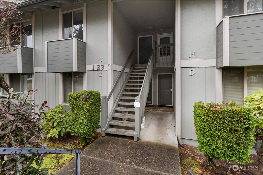 Photo of 123 S 340th Street #G, Federal Way, WA 98003 (MLS # 2183425)