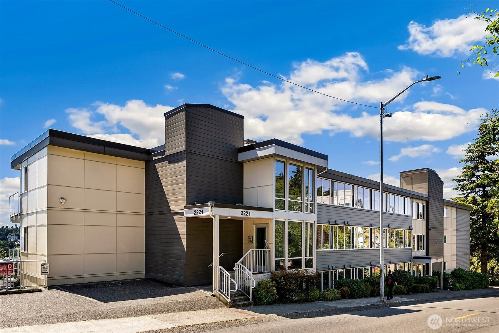 2221 Gilman Drive W 303