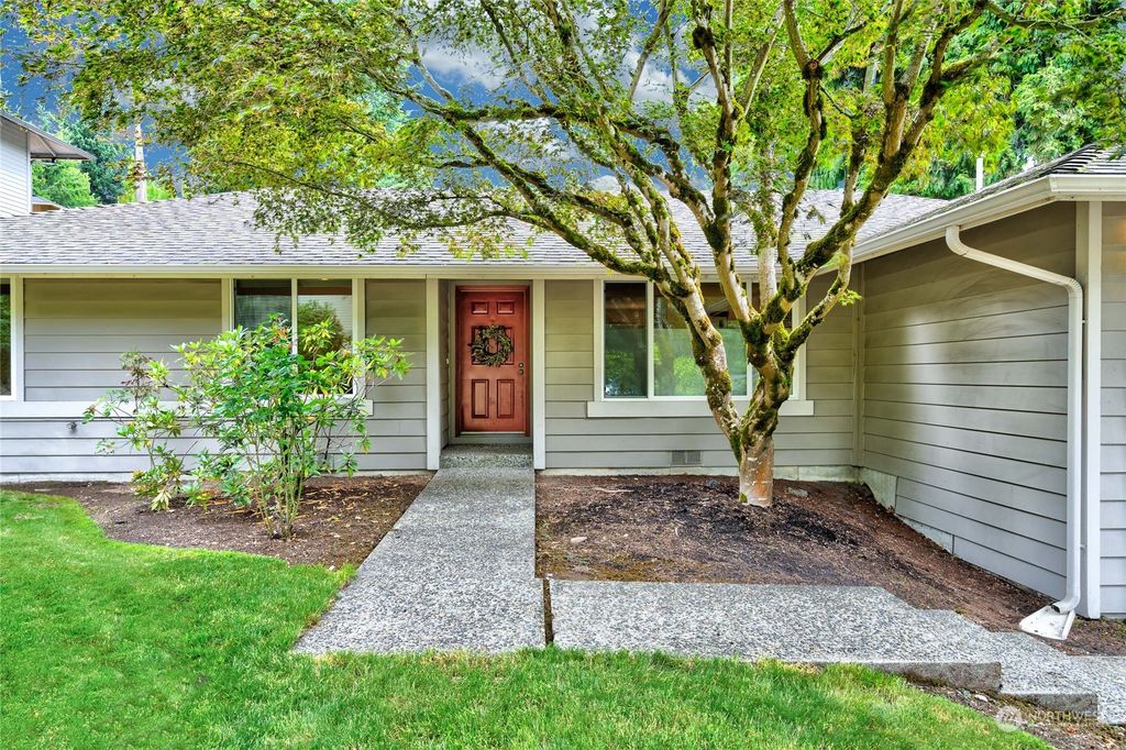Photo of 17316 NE 85th Place, Redmond, WA 98052 (MLS # 2140698)