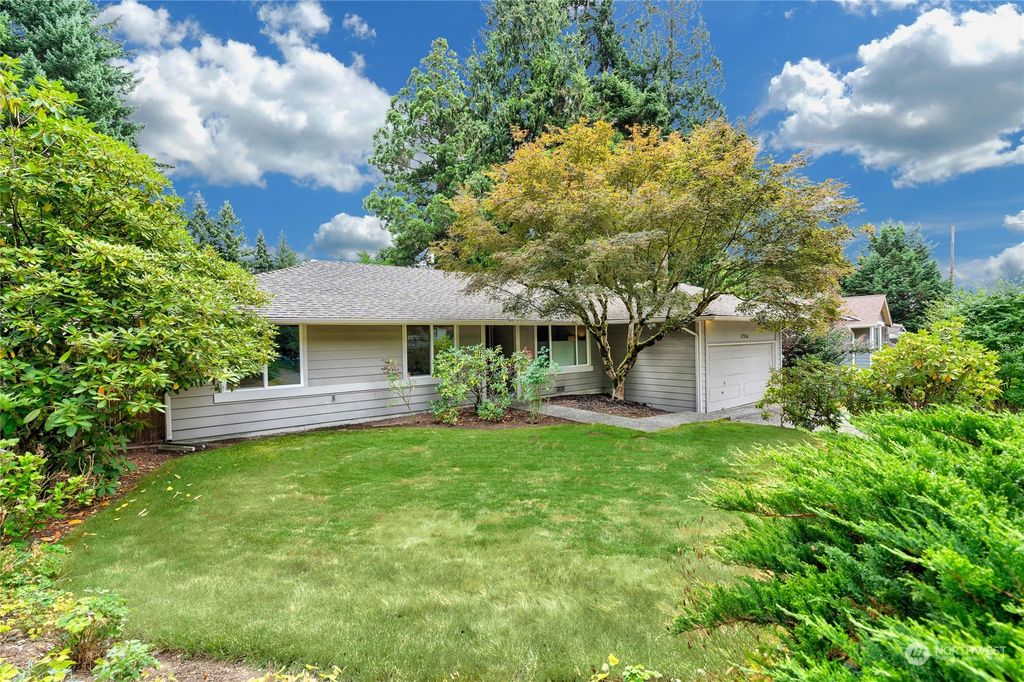 Photo of 17316 NE 85th Place, Redmond, WA 98052 (MLS # 2140698)
