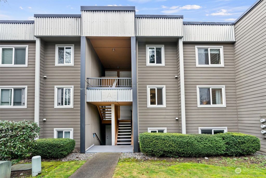 Photo of 712 Kirkland Circle #A204, Kirkland, WA 98033 (MLS # 2194418)