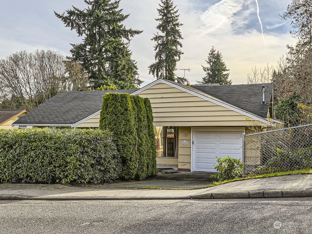 Photo of 2701 NE 110th Street, Seattle, WA 98125 (MLS # 2185974)