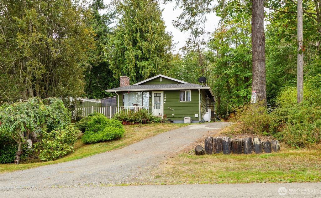 Photo of 1034 W Spruce Street, Port Angeles, WA 98363 (MLS # 2467391)