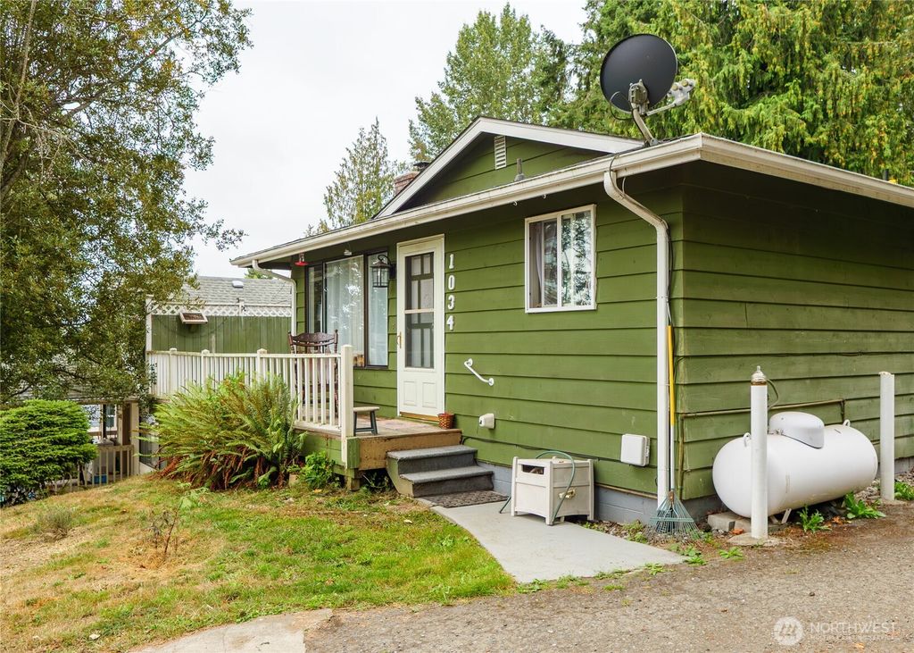 Photo of 1034 W Spruce Street, Port Angeles, WA 98363 (MLS # 2467391)