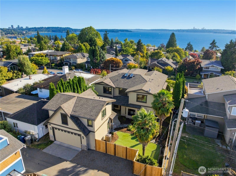 328 10th Avenue W