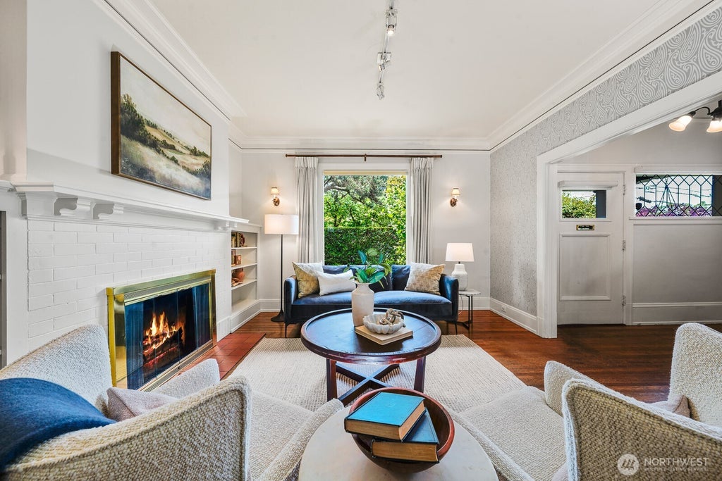 Photo of 2202 Federal Avenue East AVE, Seattle, WA 98102 (MLS # 2542808)
