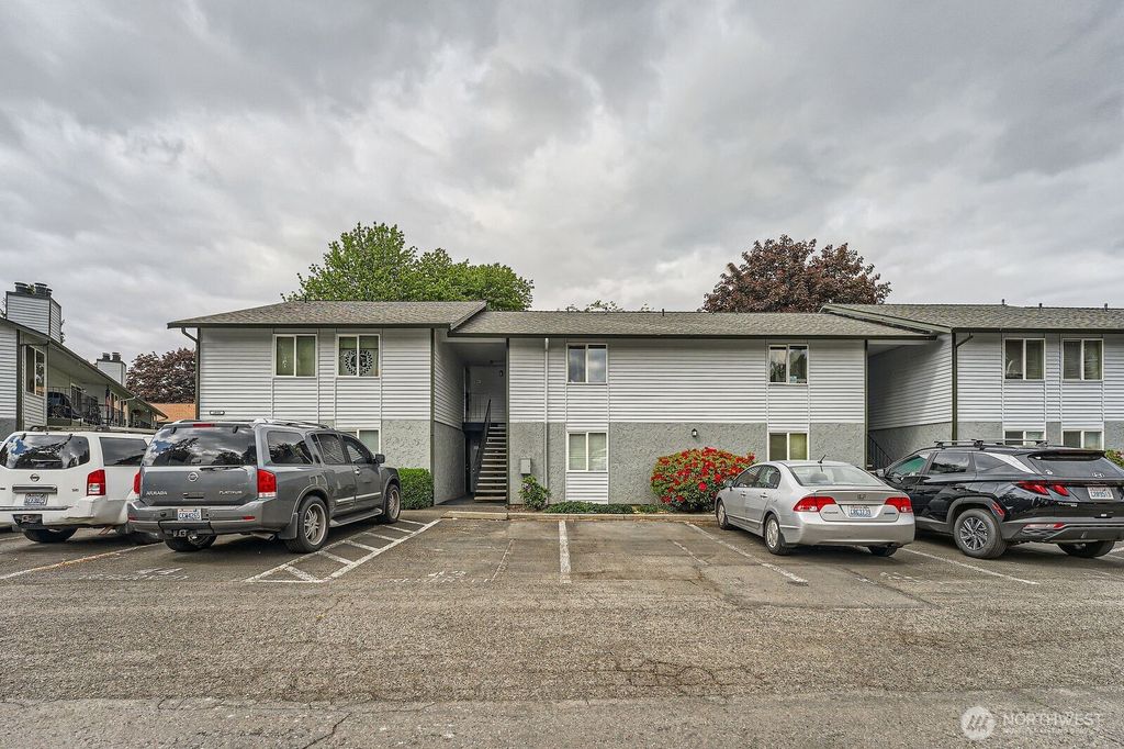 Photo of 1856 Central Place S #D42, Kent, WA 98030 (MLS # 2377424)