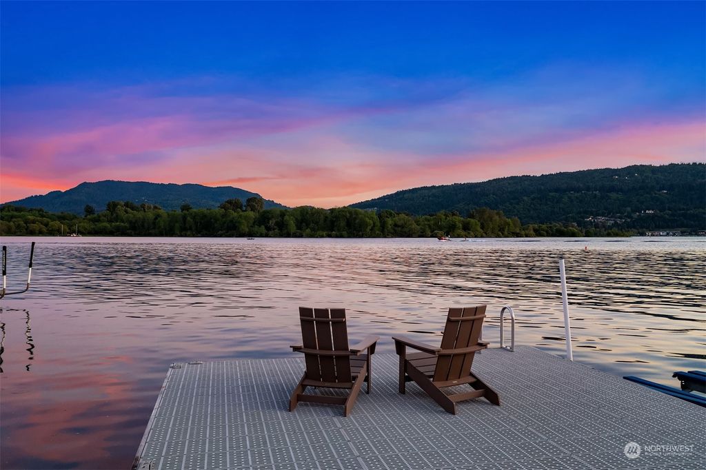 Photo of 4287 E Lake Sammamish Shore Lane SE, Sammamish, WA 98075 (MLS # 2238325)