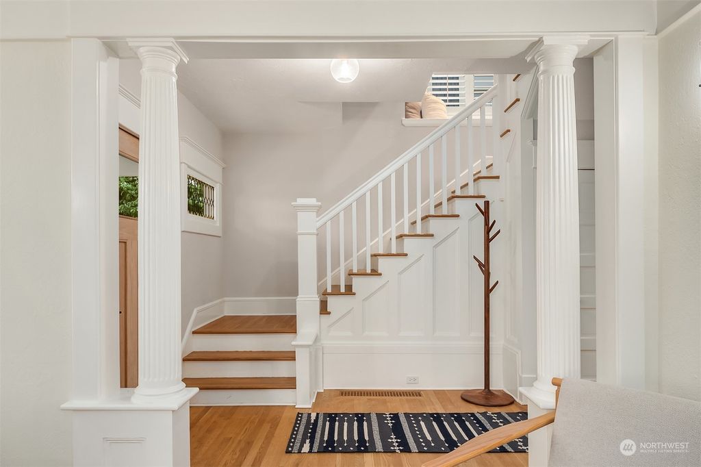Photo of 1823 Nob Hill Avenue N, Seattle, WA 98109 (MLS # 2152356)