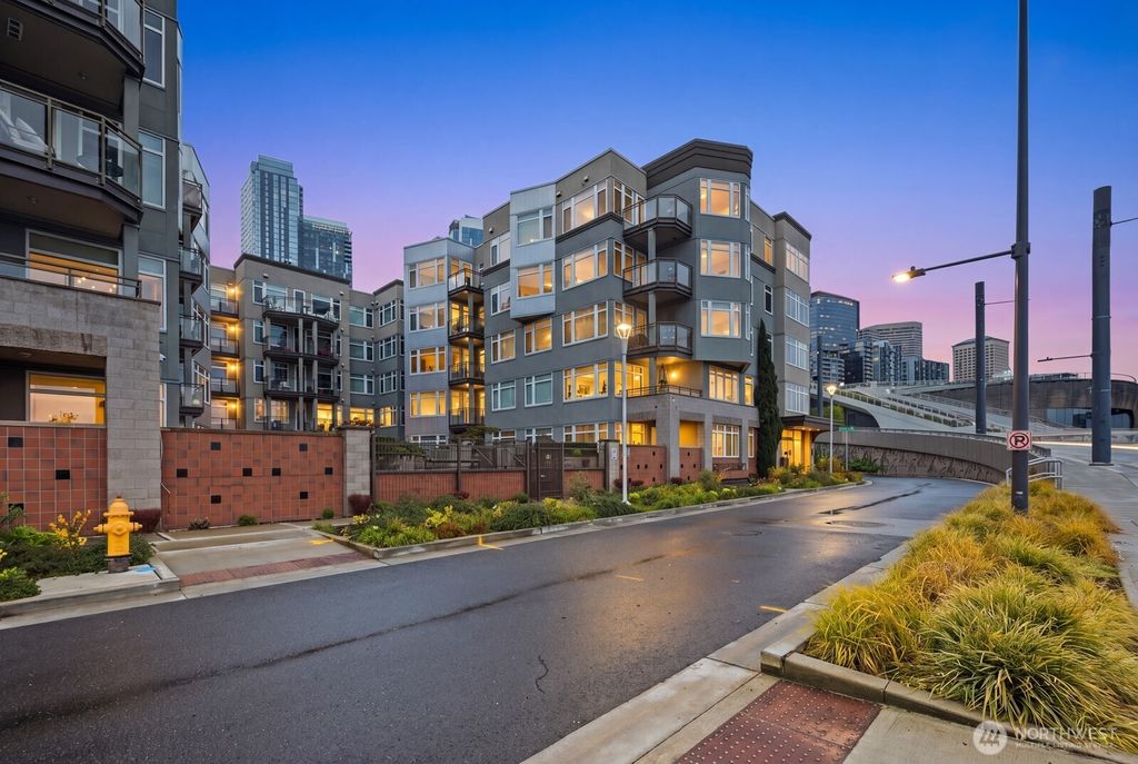 Photo of 1900 Alaskan Way #316, Seattle, WA 98101 (MLS # 2507690)