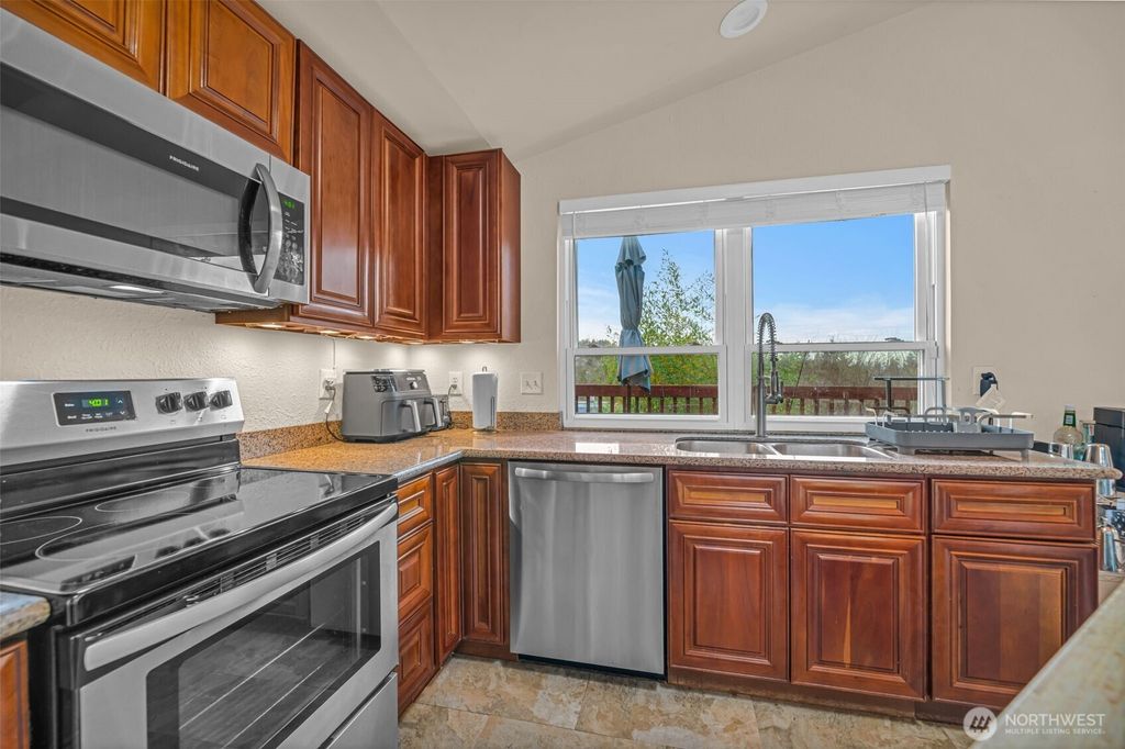 Photo of 32867 42nd Place SW, Federal Way, WA 98023 (MLS # 2476148)