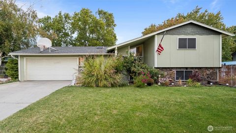 Photo of 1720 Widgeon Court, West Richland, WA 99353 (MLS # 2447679) Photo of 1720 Widgeon Court, West Richland, WA 99353 (MLS # 2447679)