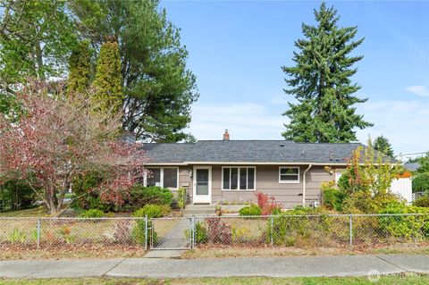Photo of 944 E 30th Street, Bremerton, WA 98310 (MLS # 2441282)