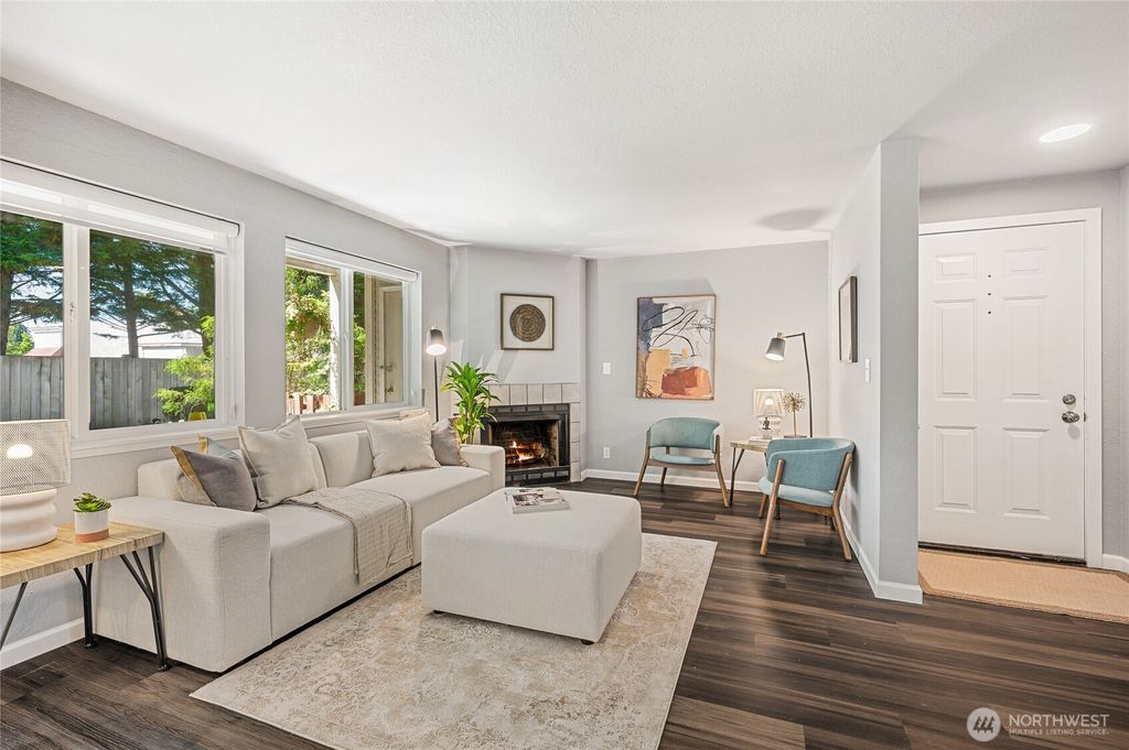 Photo of 4231 NE 5th Street #C101, Renton, WA 98059 (MLS # 2403695)