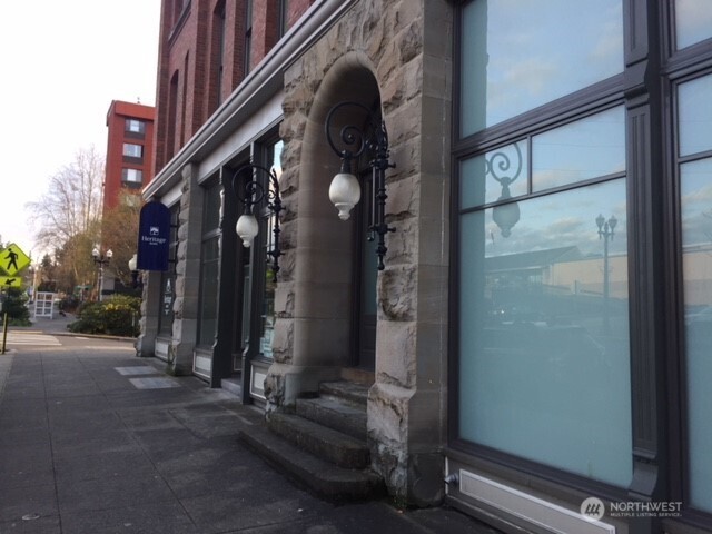 13111327 11th Street