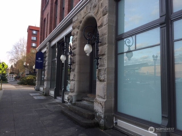 13111327 11th Street