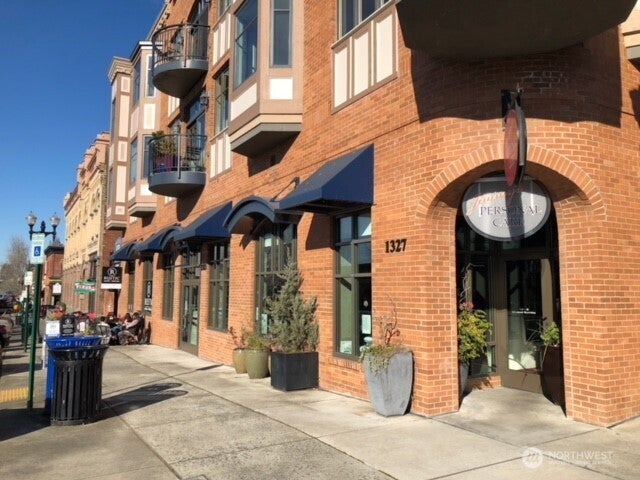 13111327 11th Street