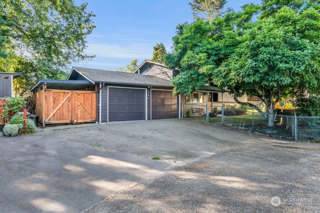 Photo of 2703 SW 105th Street, Seattle, WA 98146 (MLS # 2139117)