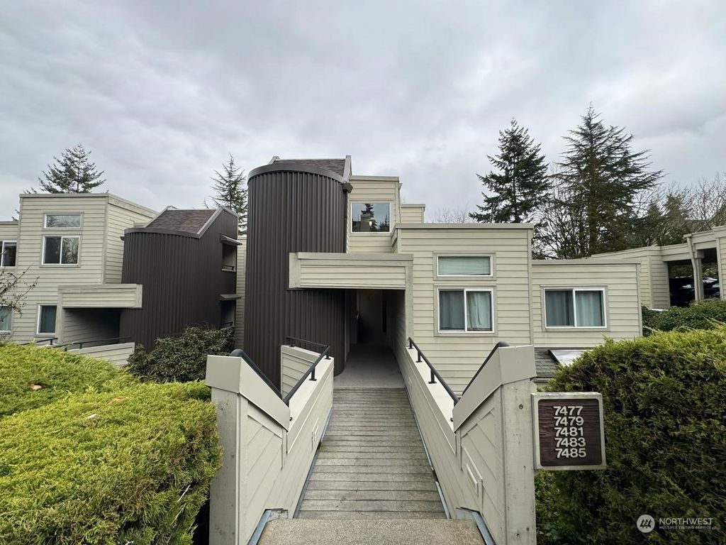 Photo of 7479 Old Redmond Road #424, Redmond, WA 98052 (MLS # 2201906)