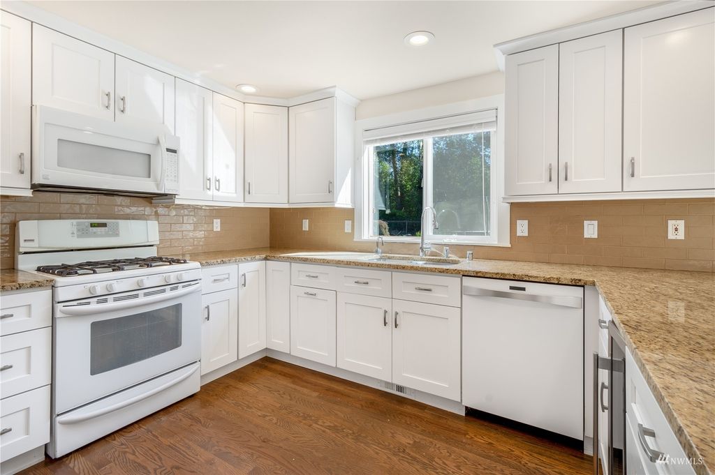 Photo of 14114 236th Place SE, Snohomish, WA 98296 (MLS # 1988544)