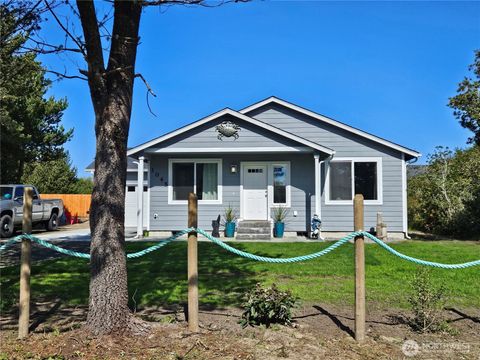 Photo of 1045 Tonquin Avenue SW, Ocean Shores, WA 98569 (MLS # 2422026)