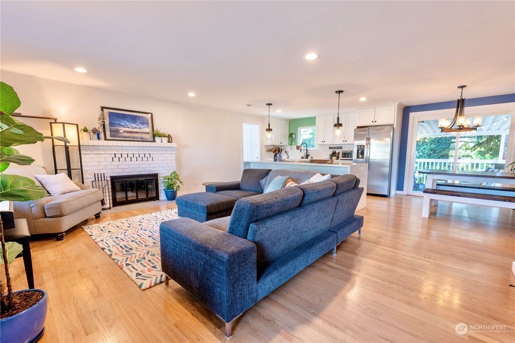 Photo of 10747 28th Avenue SW, Seattle, WA 98146 (MLS # 2132238)