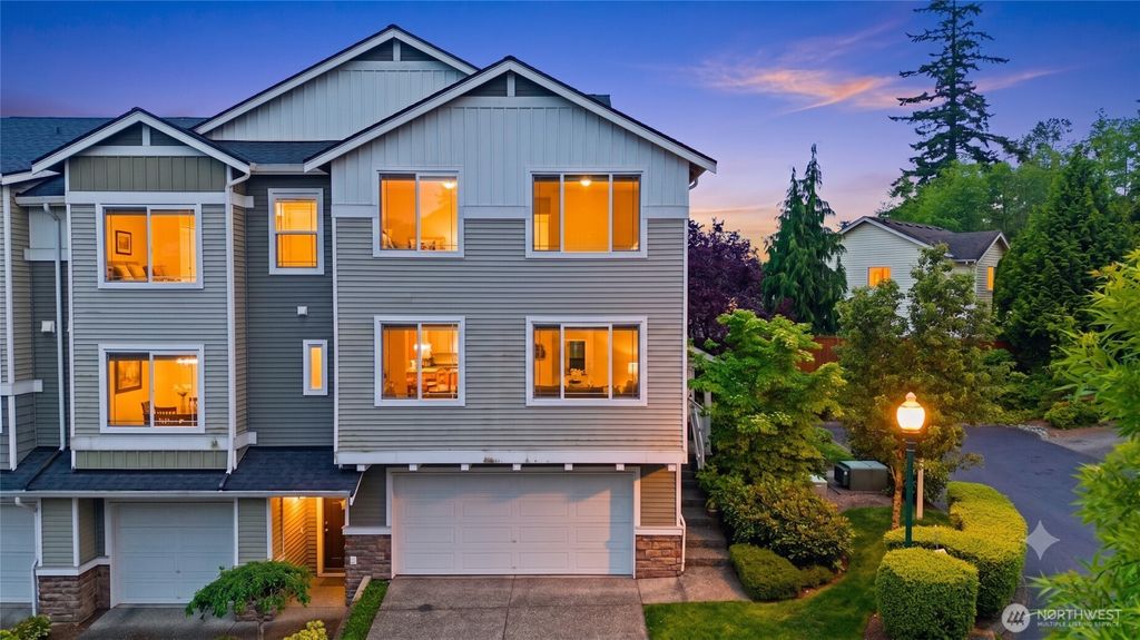Photo of 15720 Manor Way #Q8, Lynnwood, WA 98087 (MLS # 2551713)
