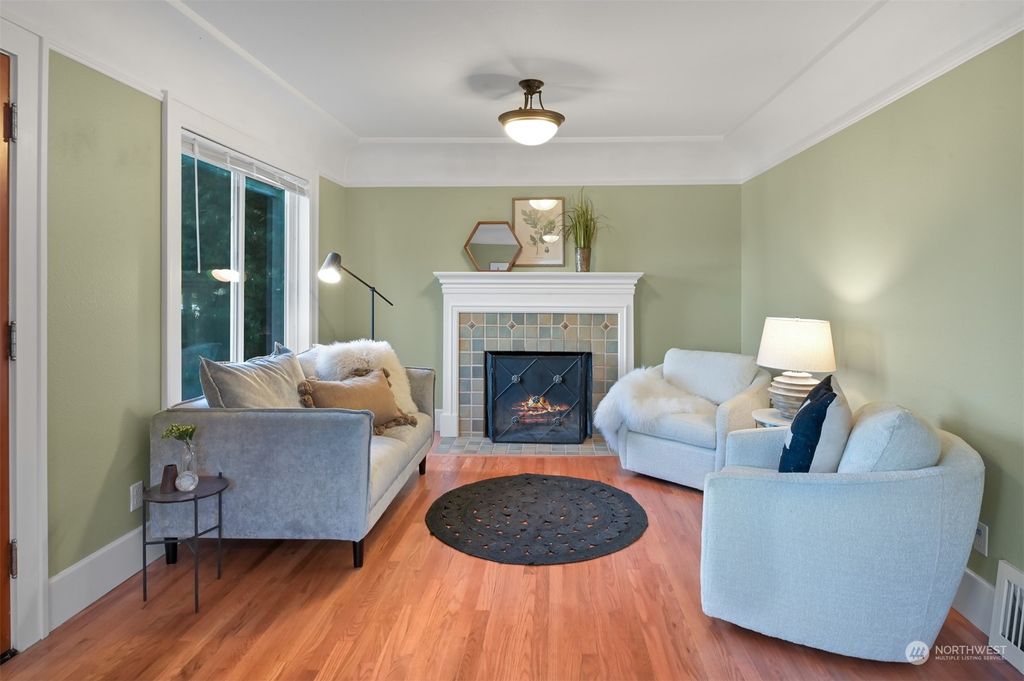 Photo of 926 N 102nd Street, Seattle, WA 98133 (MLS # 2251182)