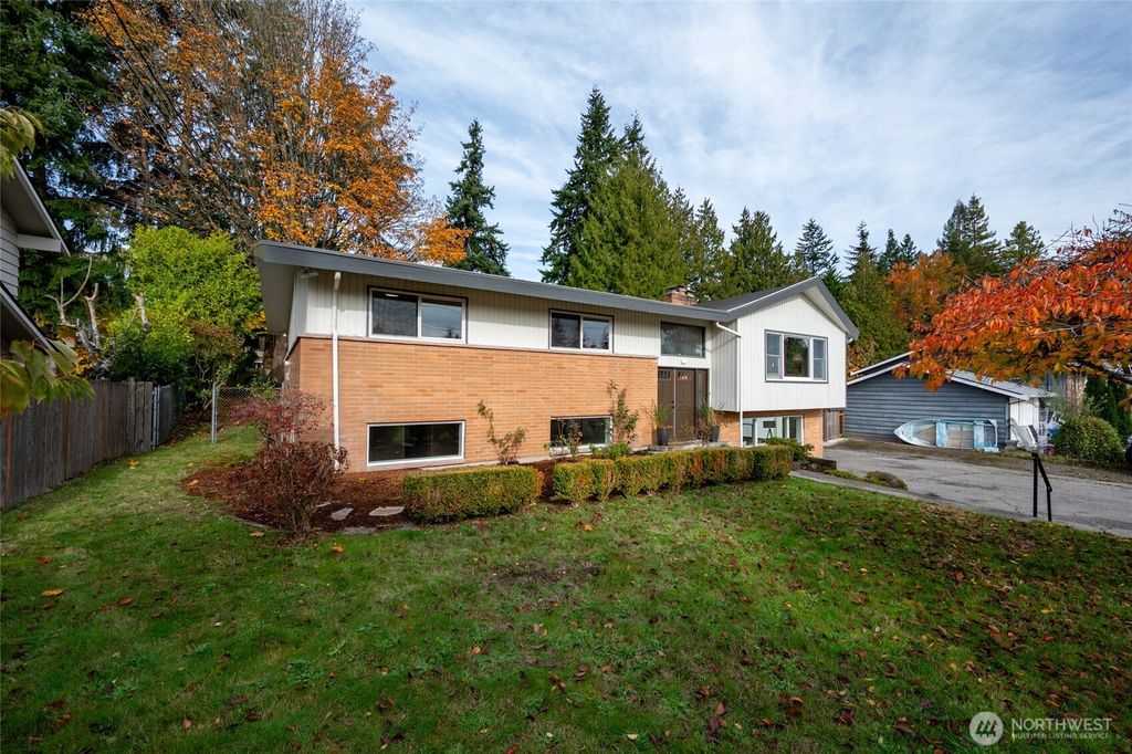 Photo of 324 NW 195th Street, Shoreline, WA 98177 (MLS # 2421500)