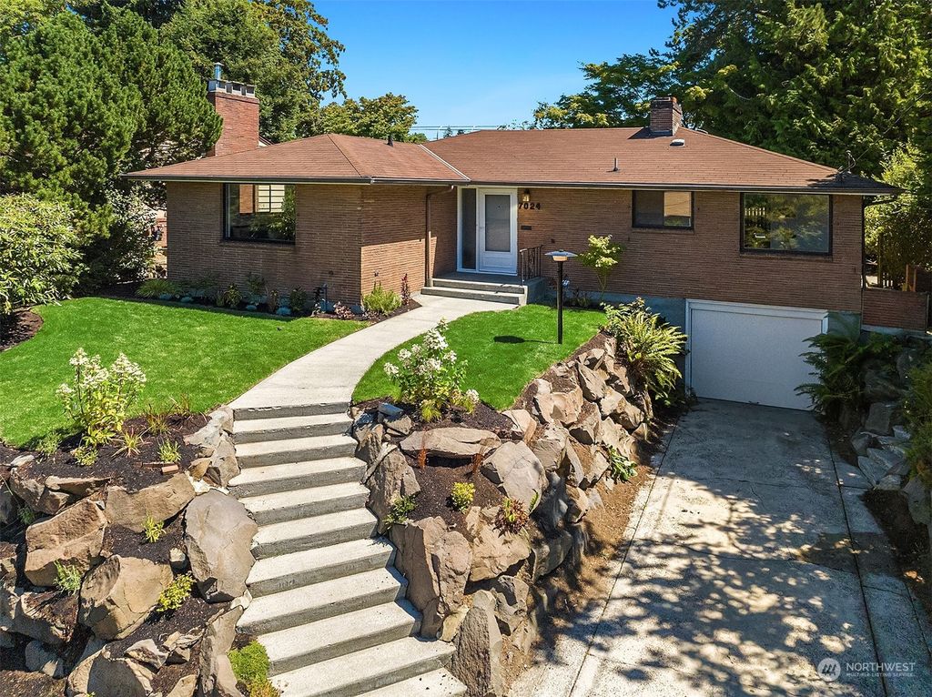 Photo of 7024 43rd Avenue NE, Seattle, WA 98115 (MLS # 2141501)