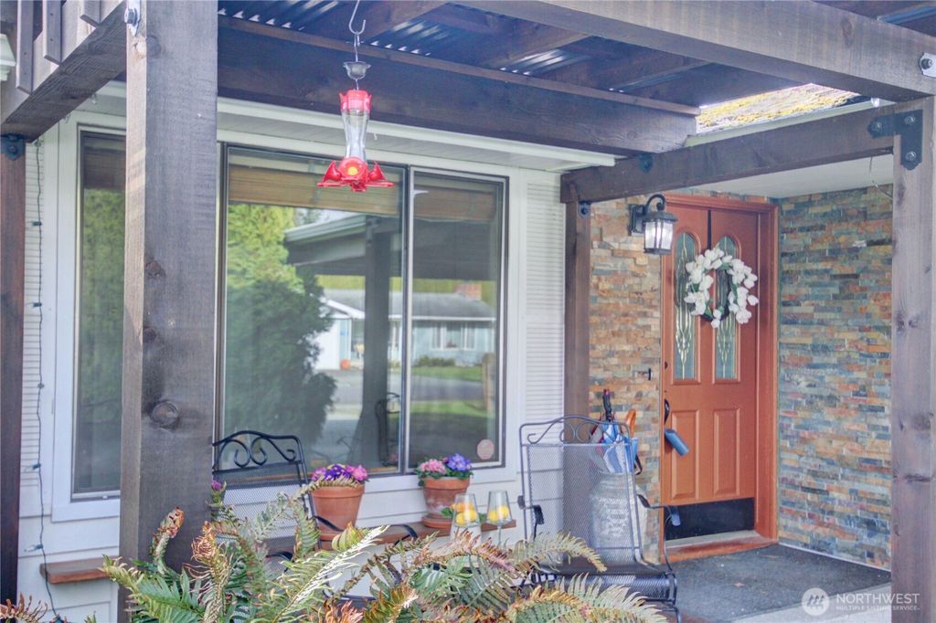 Photo of 1610 Avon Avenue, Burlington, WA 98233 (MLS # 2485834)