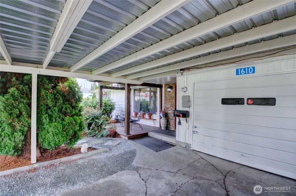 Photo of 1610 Avon Avenue, Burlington, WA 98233 (MLS # 2485834)