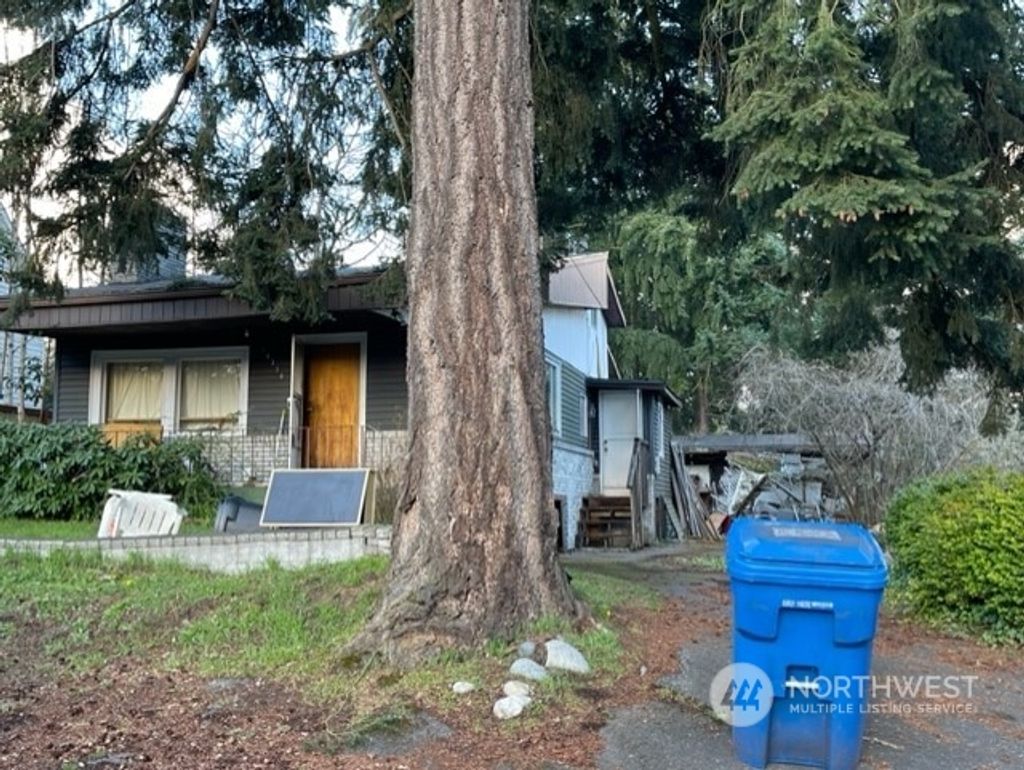 Photo of 14330 Phinney Avenue N, Seattle, WA 98133 (MLS # 2052528)