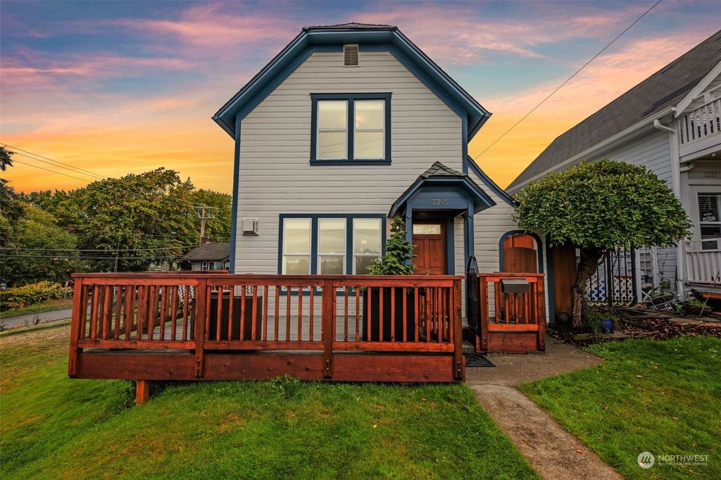 Photo of 3305 Federal Avenue, Everett, WA 98201 (MLS # 2326690)