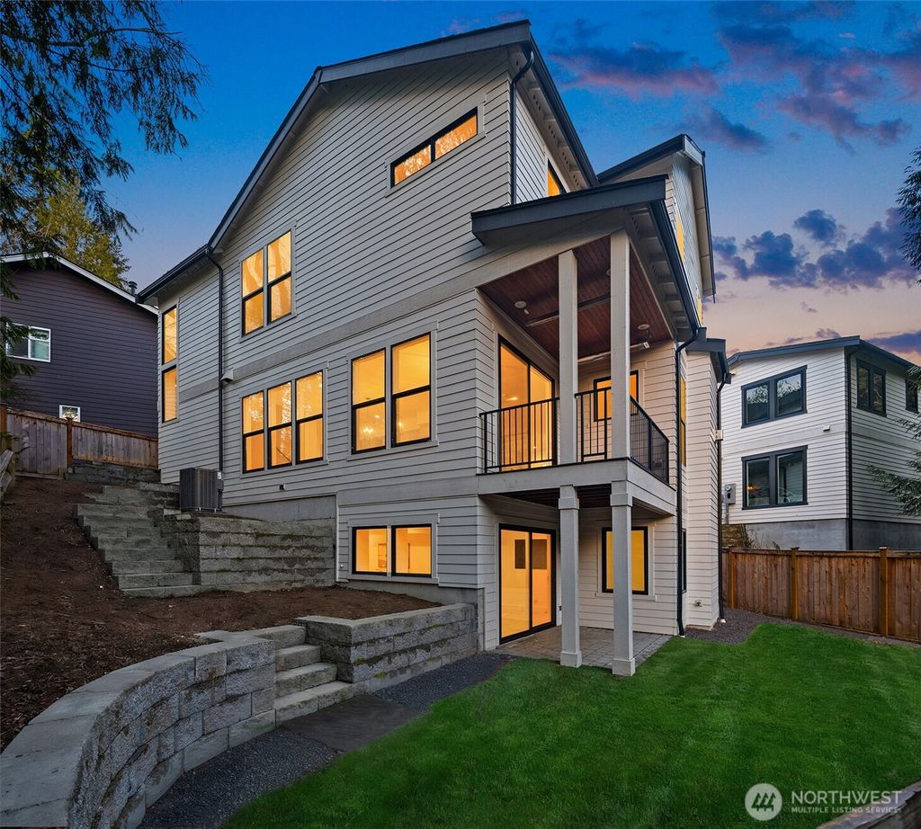 Photo of 12105 NE 105th Street, Kirkland, WA 98033 (MLS # 2479075)