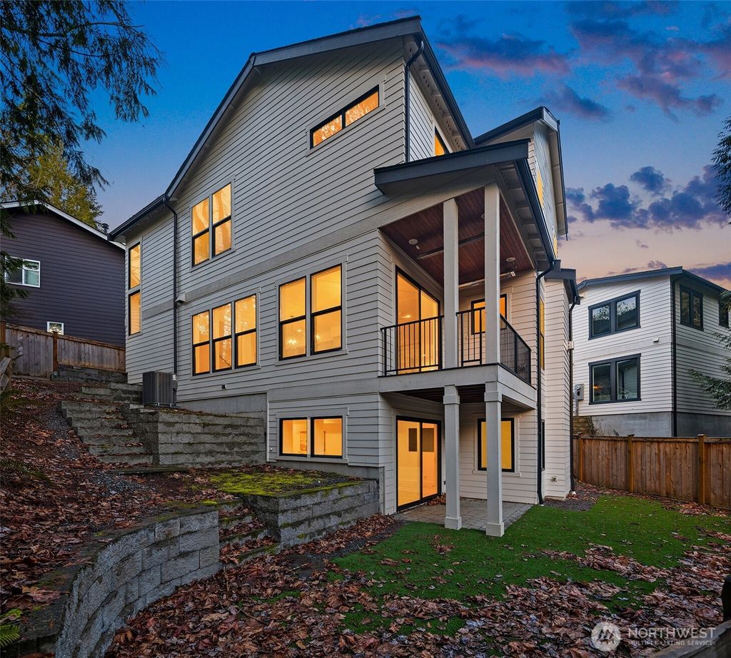 Photo of 12105 NE 105th Street, Kirkland, WA 98033 (MLS # 2479075)