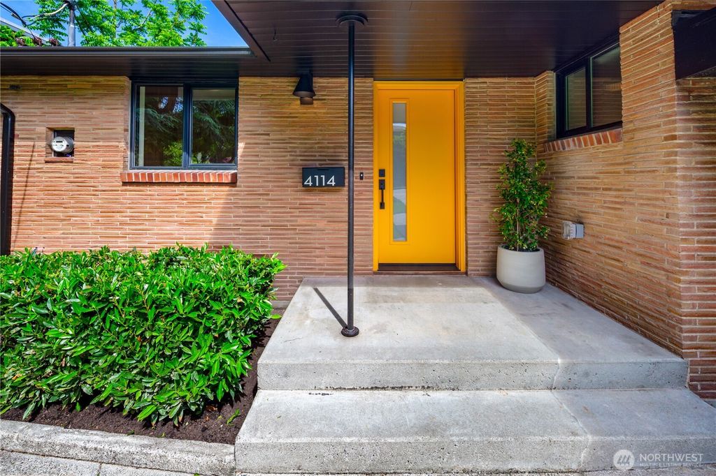 Photo of 4114 48th Avenue S, Seattle, WA 98118 (MLS # 2526567)