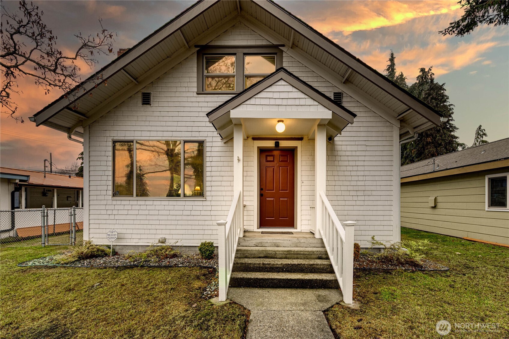 338 E Lopez Avenue NE