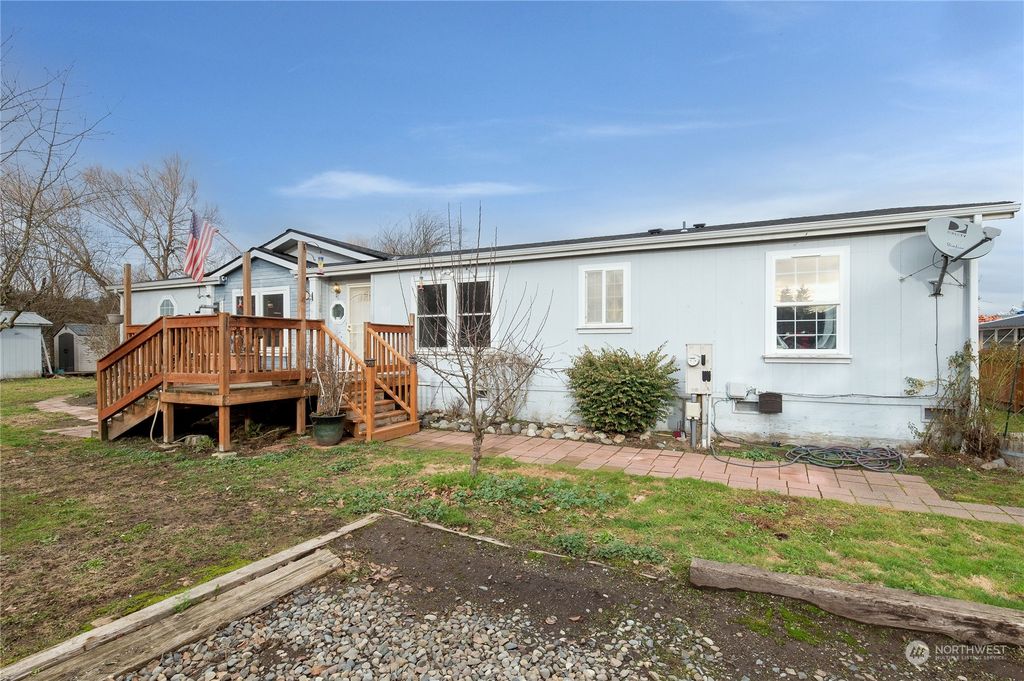 Photo of 120 Butte Avenue, Pacific, WA 98047 (MLS # 2024497)