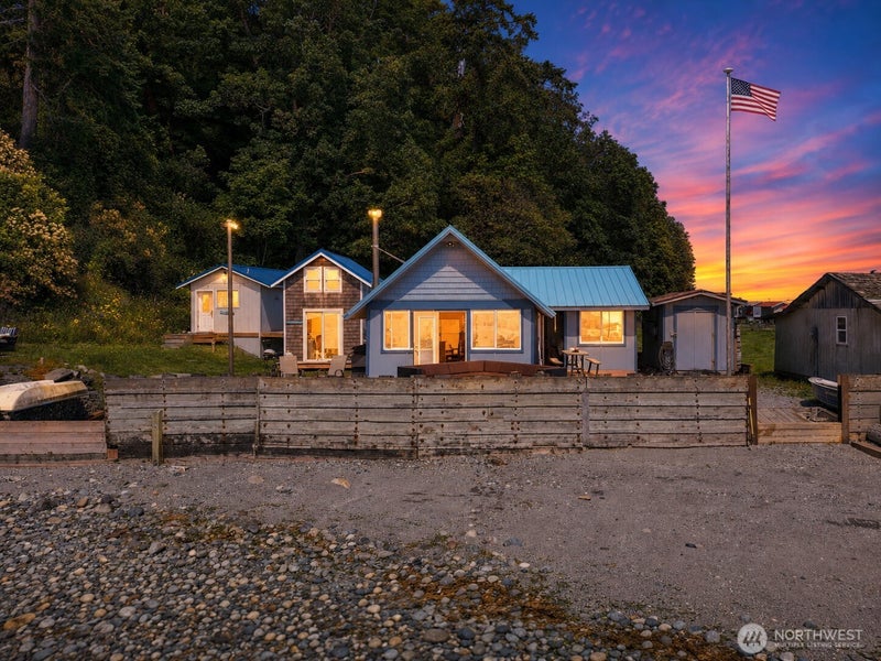2 S Pilchuck Ave