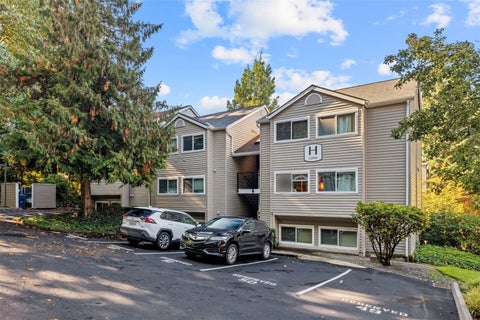 Photo of 12044 100th Avenue NE #H102, Kirkland, WA 98034 (MLS # 2594810)