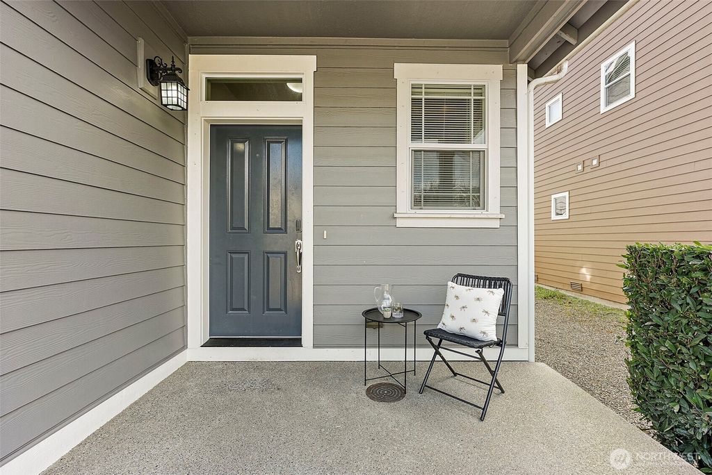 Photo of 17607 28th Avenue Ct E, Tacoma, WA 98445 (MLS # 2495734)