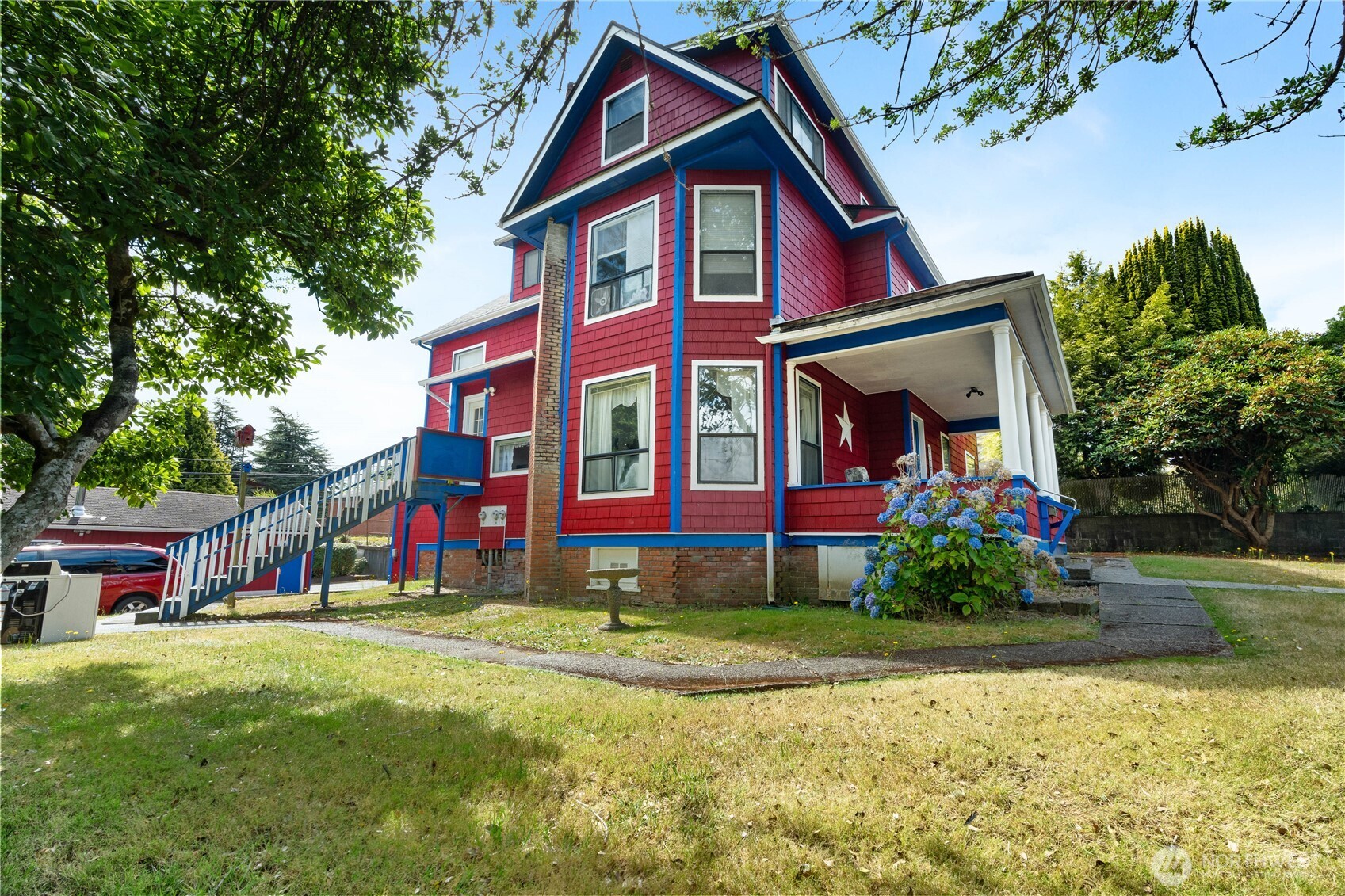 211 E 3rd Street