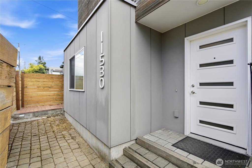 Photo of 11530 Greenwood Avenue N, Seattle, WA 98133 (MLS # 2563484)