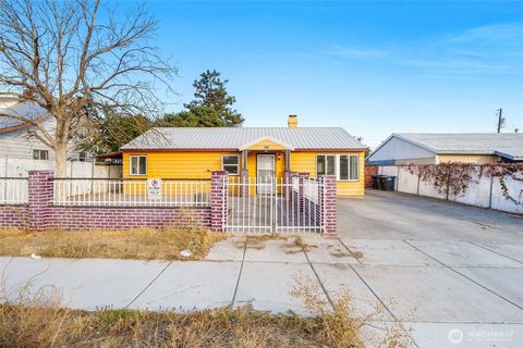 Photo of 9848 Parkway Drive NE, Moses Lake, WA 98837 (MLS # 2446658)