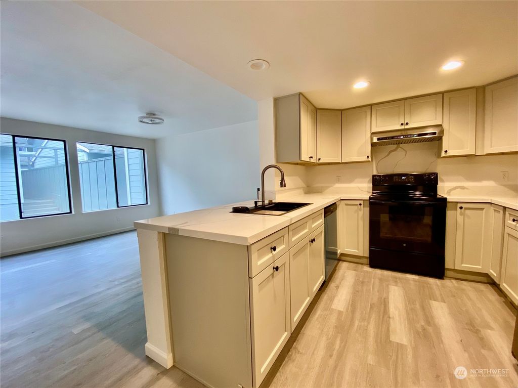 Photo of 2440 NE 140th Avenue #49, Bellevue, WA 98005 (MLS # 2222522)