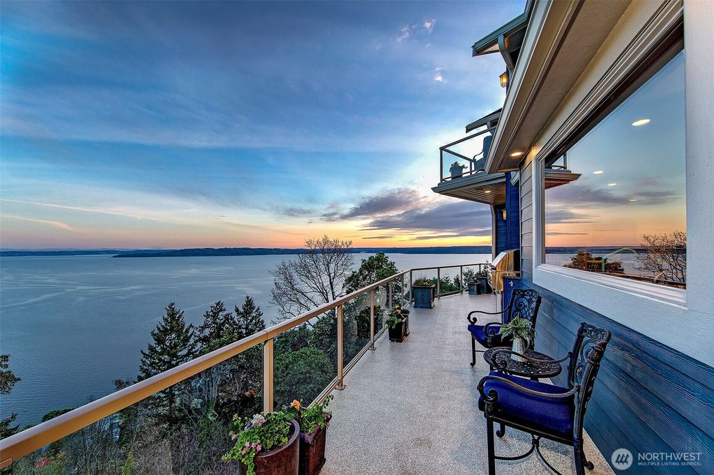 Photo of 2721 SW 170th Street, Seattle, WA 98166 (MLS # 2348604)