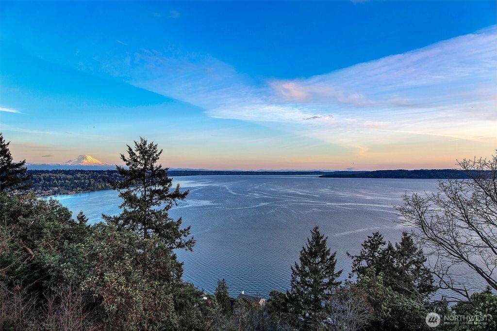 Photo of 2721 SW 170th Street, Seattle, WA 98166 (MLS # 2348604)