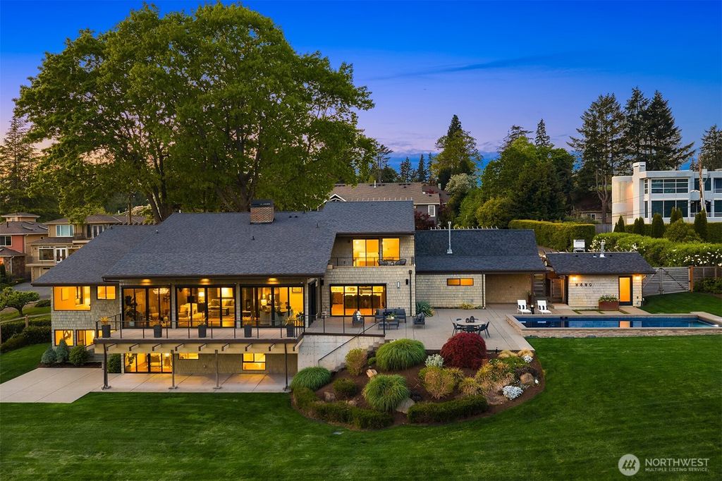 Photo of 8221 NE 117th Street, Kirkland, WA 98034 (MLS # 2522143)