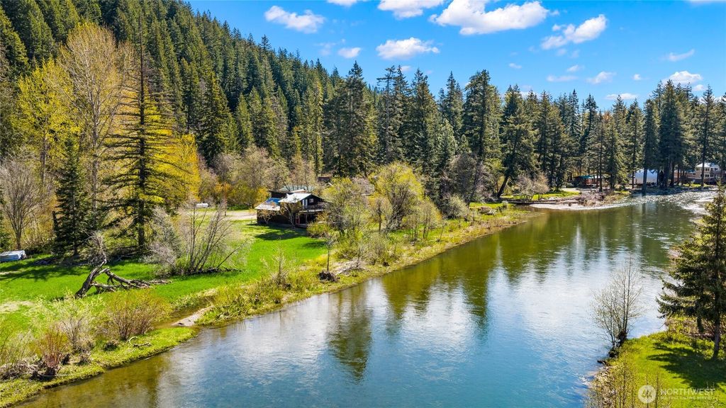 Photo of 541 Heron Drive, Cle Elum, WA 98922 (MLS # 2513801)